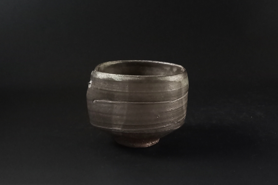 銅釉切留茶碗